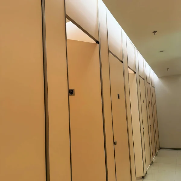 hygienic-toilet-cubicle-divider-odor-control